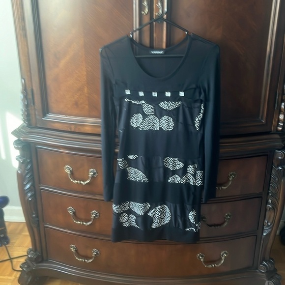 Beautiful stylish top with stones and glitters size small - Picture 1 of 9
